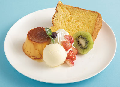 フレッシュストロベリーとバニラアイスのプリンアラモード